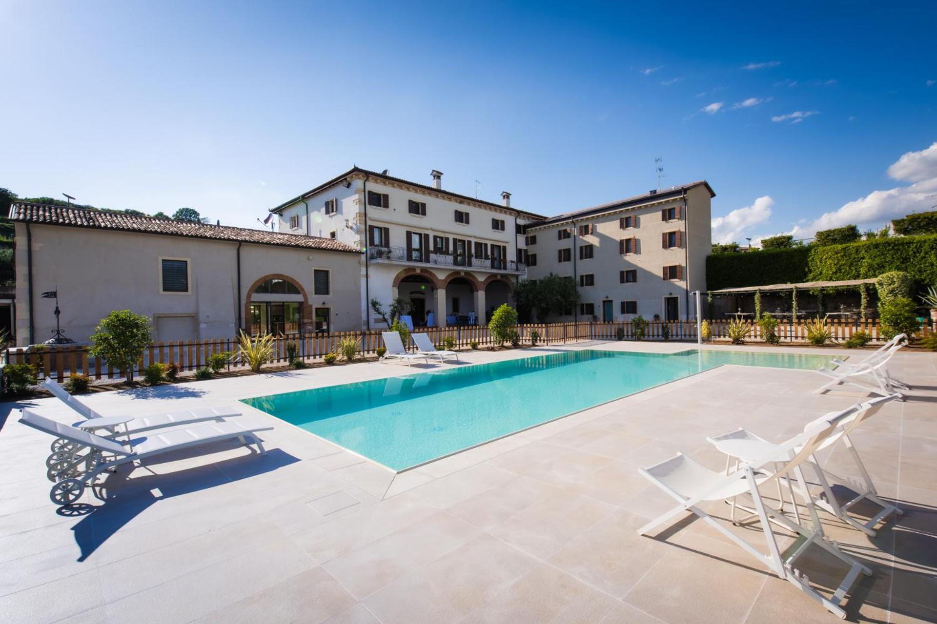 Verdeolivo 1876 - Apartments & Pool Mezzane di Sotto Exterior foto